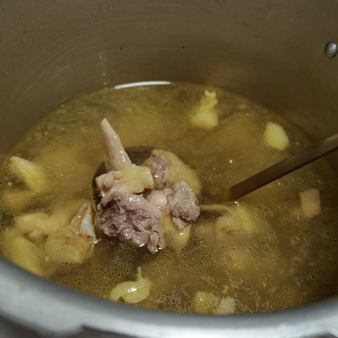 药膳鸡汤