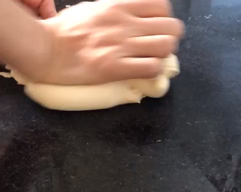 豆沙毛毛虫面包的做法 步骤3