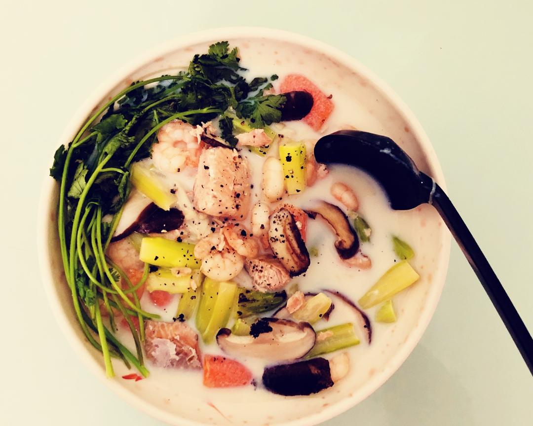 超好吃超低卡的豆浆奶酪海鲜锅（无油）- 附减脂和素食版本的做法