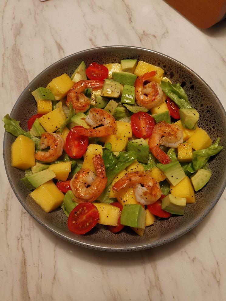 小小小小喷油做的芒果虾仁沙拉晚餐