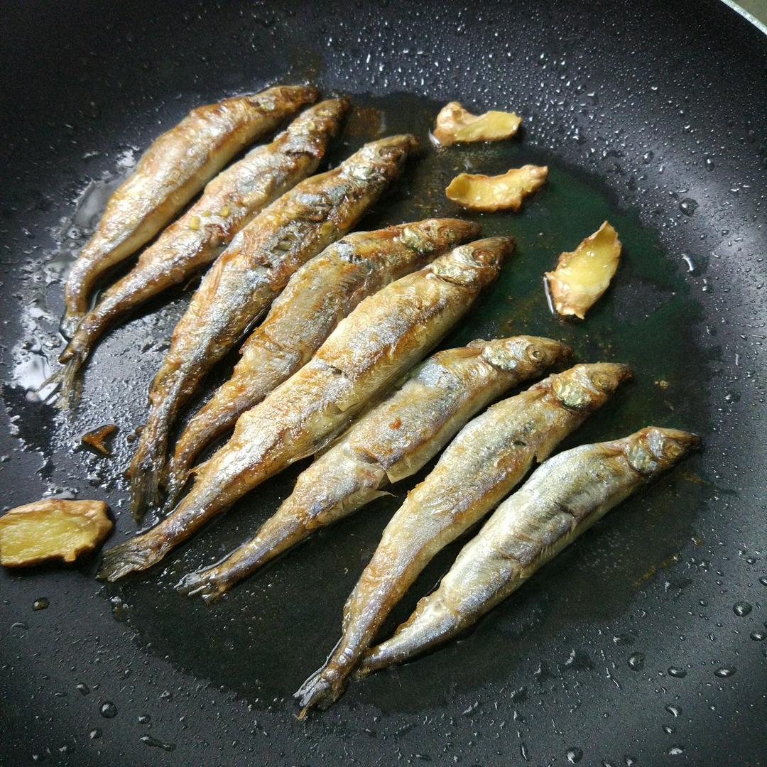 123努力学吧做的香煎椒盐多春鱼