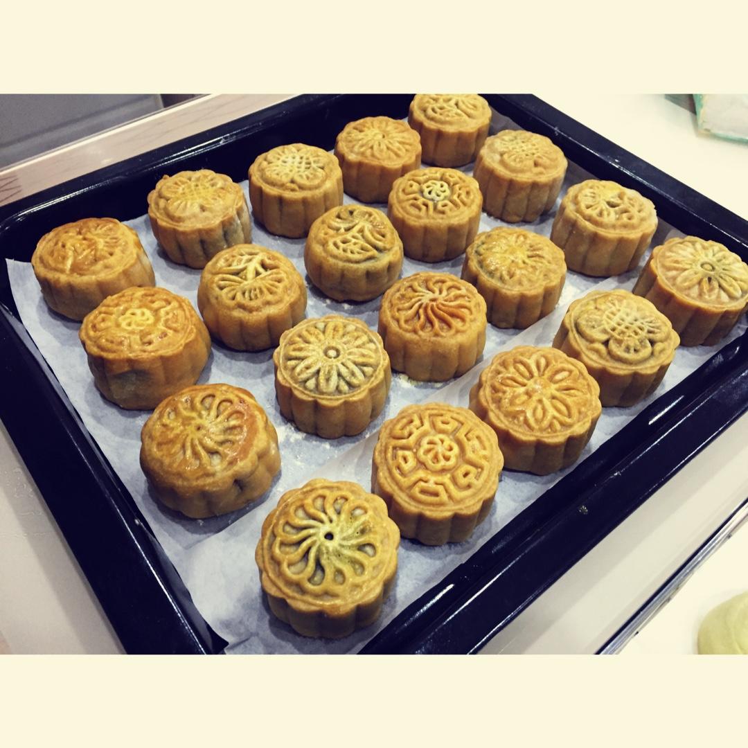 广式月饼—蛋黄莲蓉月饼