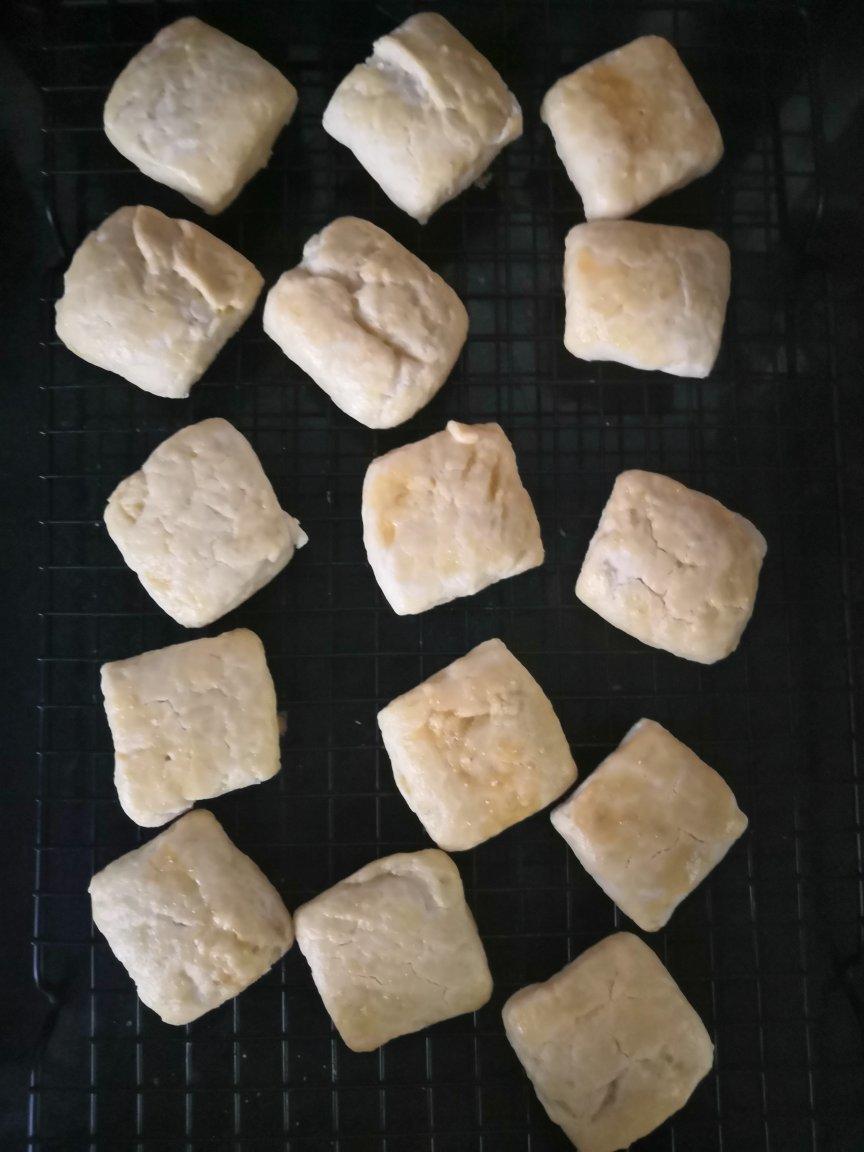 【视频】3分钟 奶油司康Scone(可能是世界上最快手的司康) 消耗淡奶油～