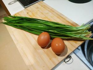 韭菜炒鸡蛋（简单易做）的做法 步骤1