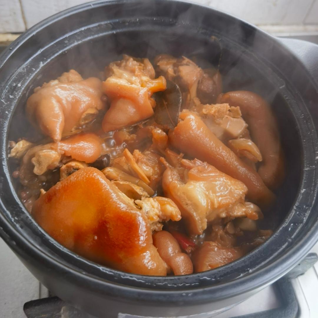 美味的家常菜：红烧猪蹄