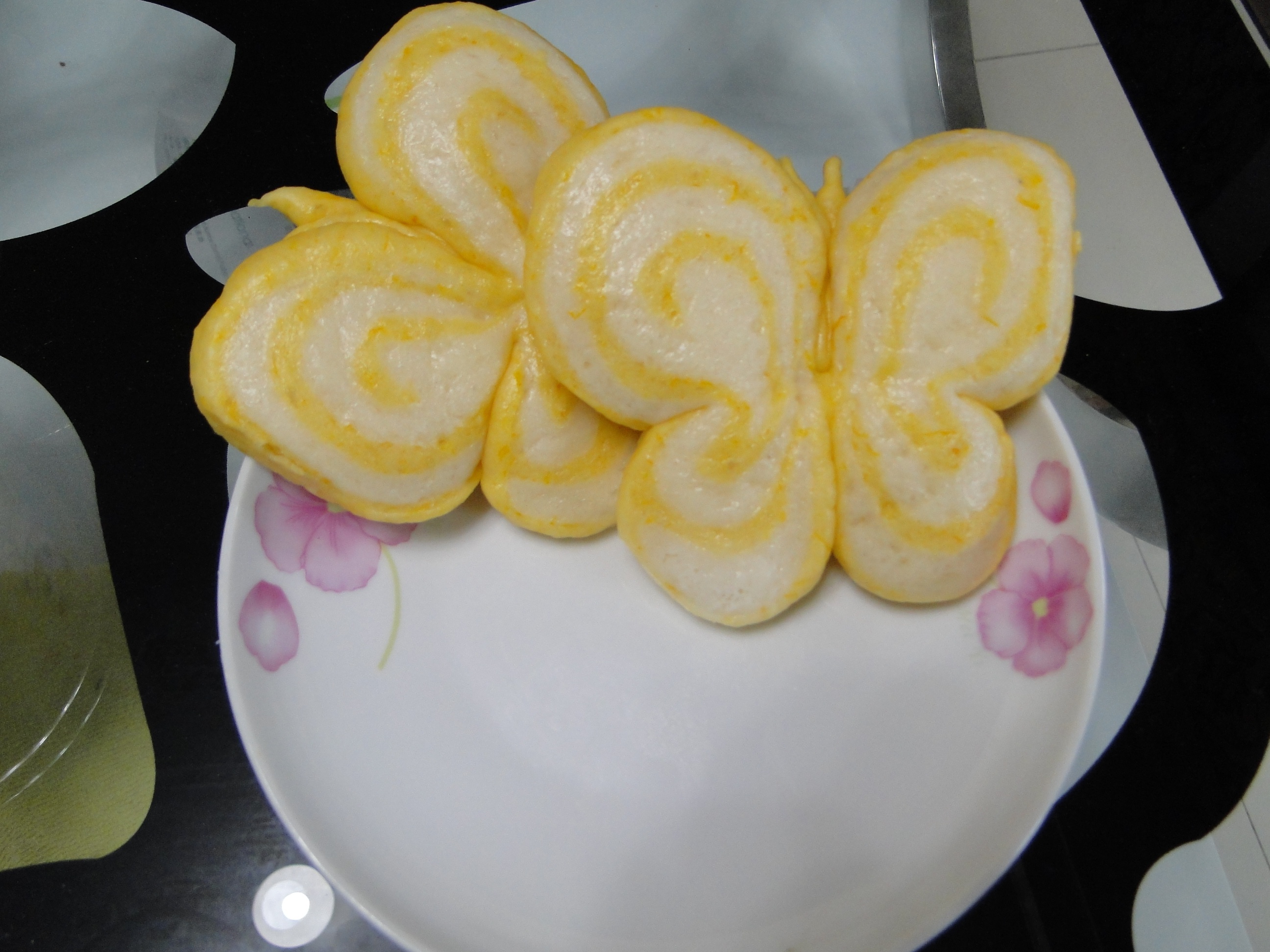 b睿妈做的双色蝴蝶卷