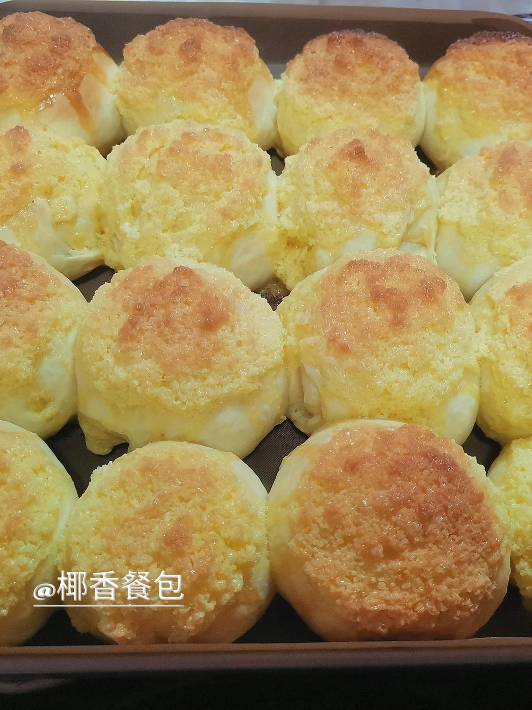 超级无敌松软的拉丝奶香椰蓉面包小餐包！椰香四溢！一次发酵快手早餐！小面包挤挤包排包！
