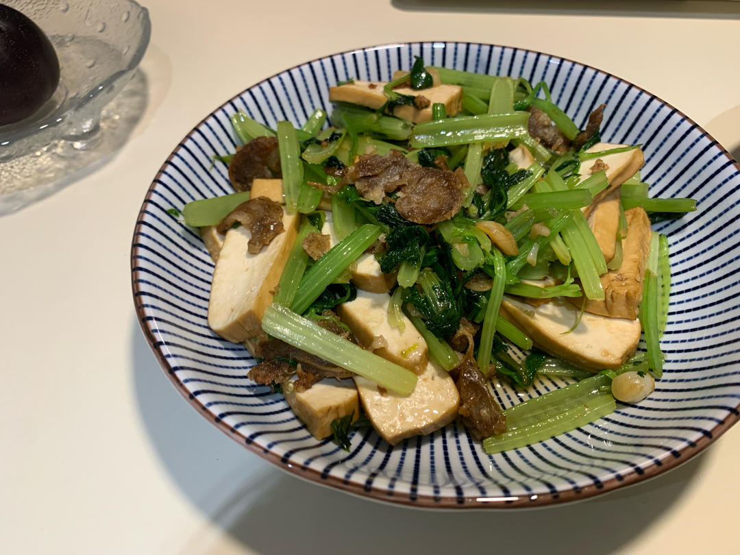 腊味豆干炒香芹