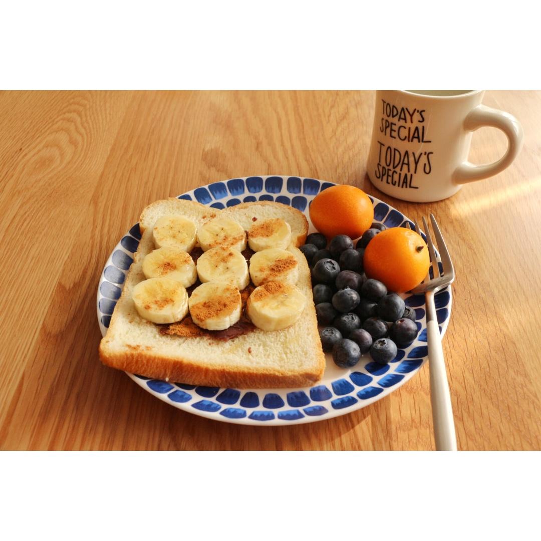 巧克力酱香蕉吐司