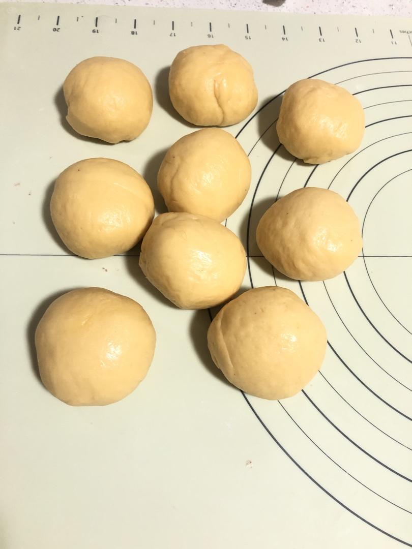 毛毛虫豆沙面包卷