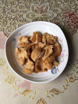 猴头菇猪骨汤的做法 步骤3