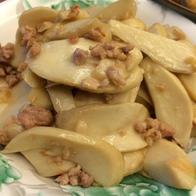 鸡腿菇小炒肉的做法