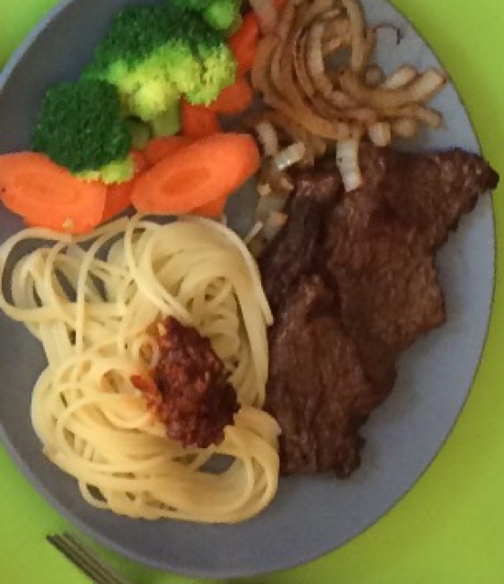 黑椒牛排（配土豆/鸡蛋，意面/蔬菜）