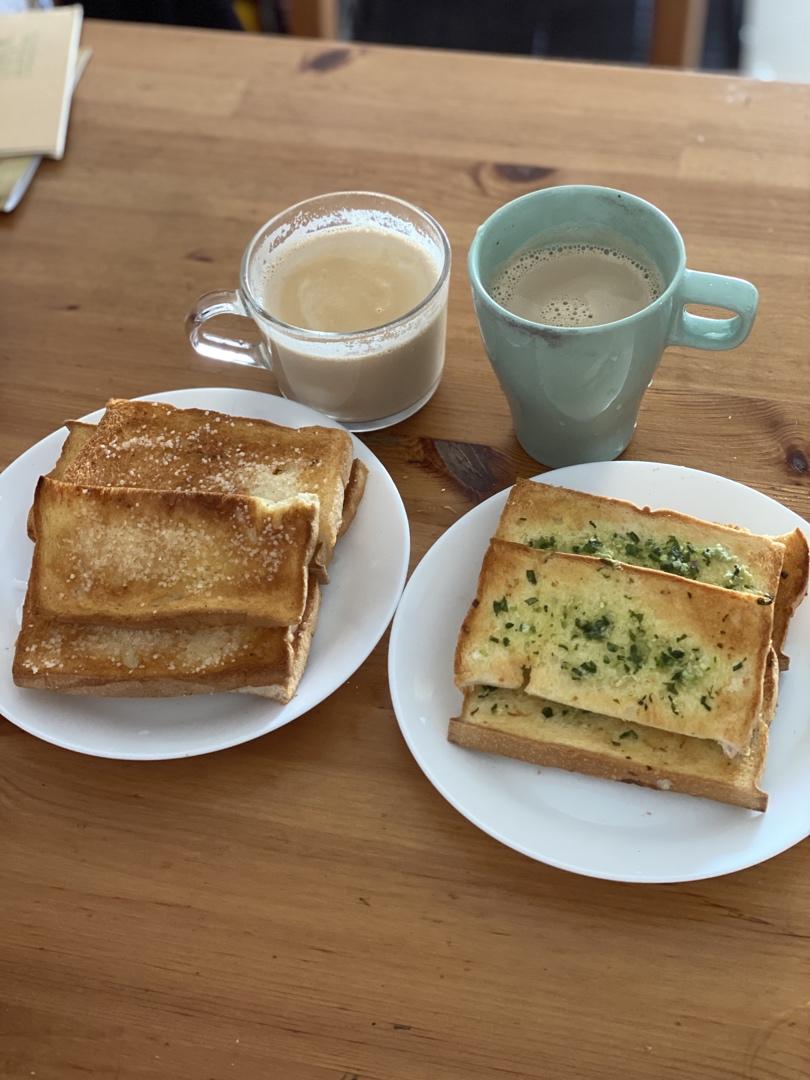 酥脆到流泪的黄油粗糖烤吐司片