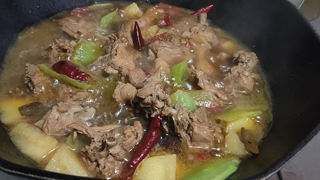 鸡腿炖土豆 上桌秒空盘 汤都喝干了！