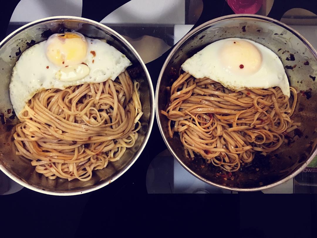 无聊的喝咖啡企鹅做的电饭煲煎蛋