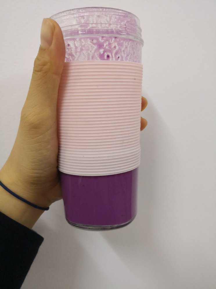 一个人也可以喝的超便携电动杯紫薯牛奶