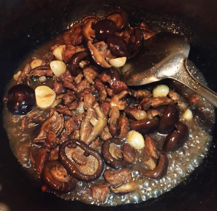 香菇烧肉的做法