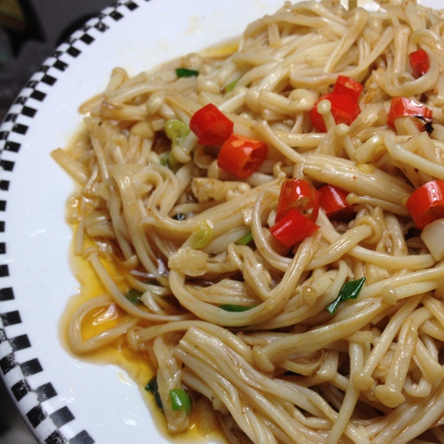 奶咩咩o做的清炒金针菇