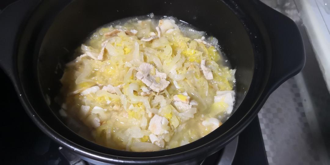 东北酸菜炖白肉