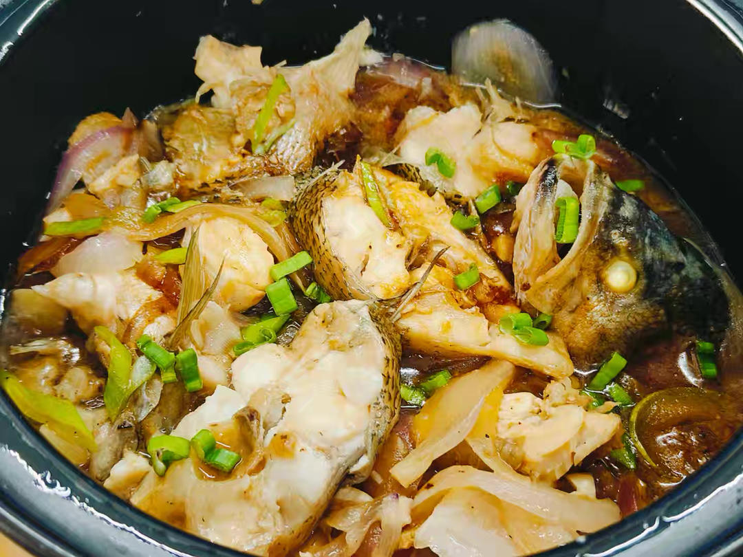 春日食鲜！快手家常菜｜砂锅焗鲈鱼