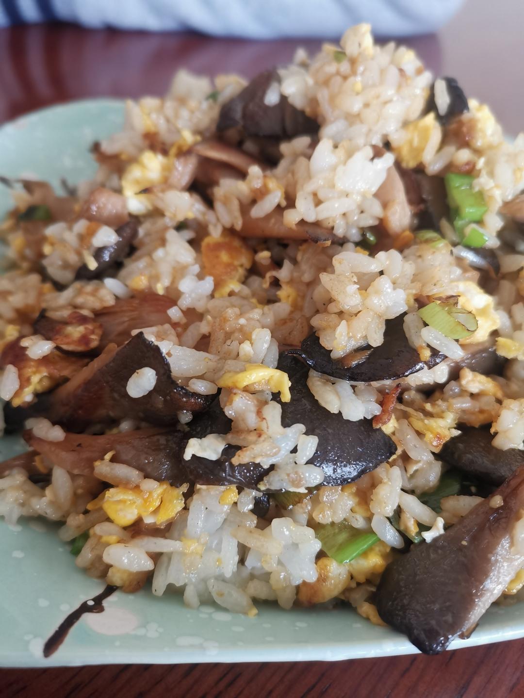 蘑菇（平菇）炒米饭
