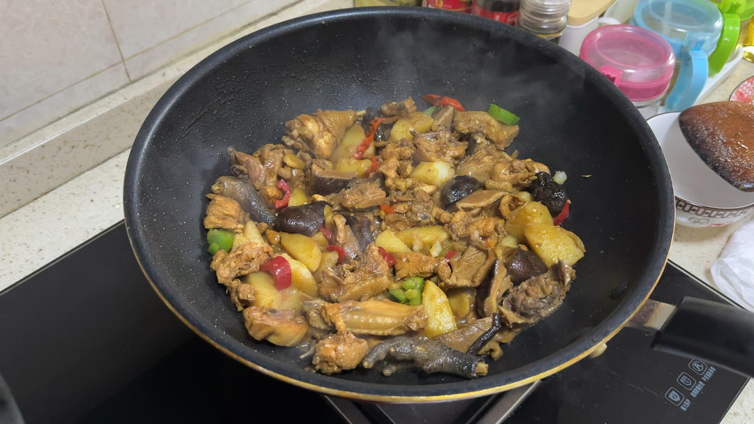 好吃到原地爆炸的黄焖鸡