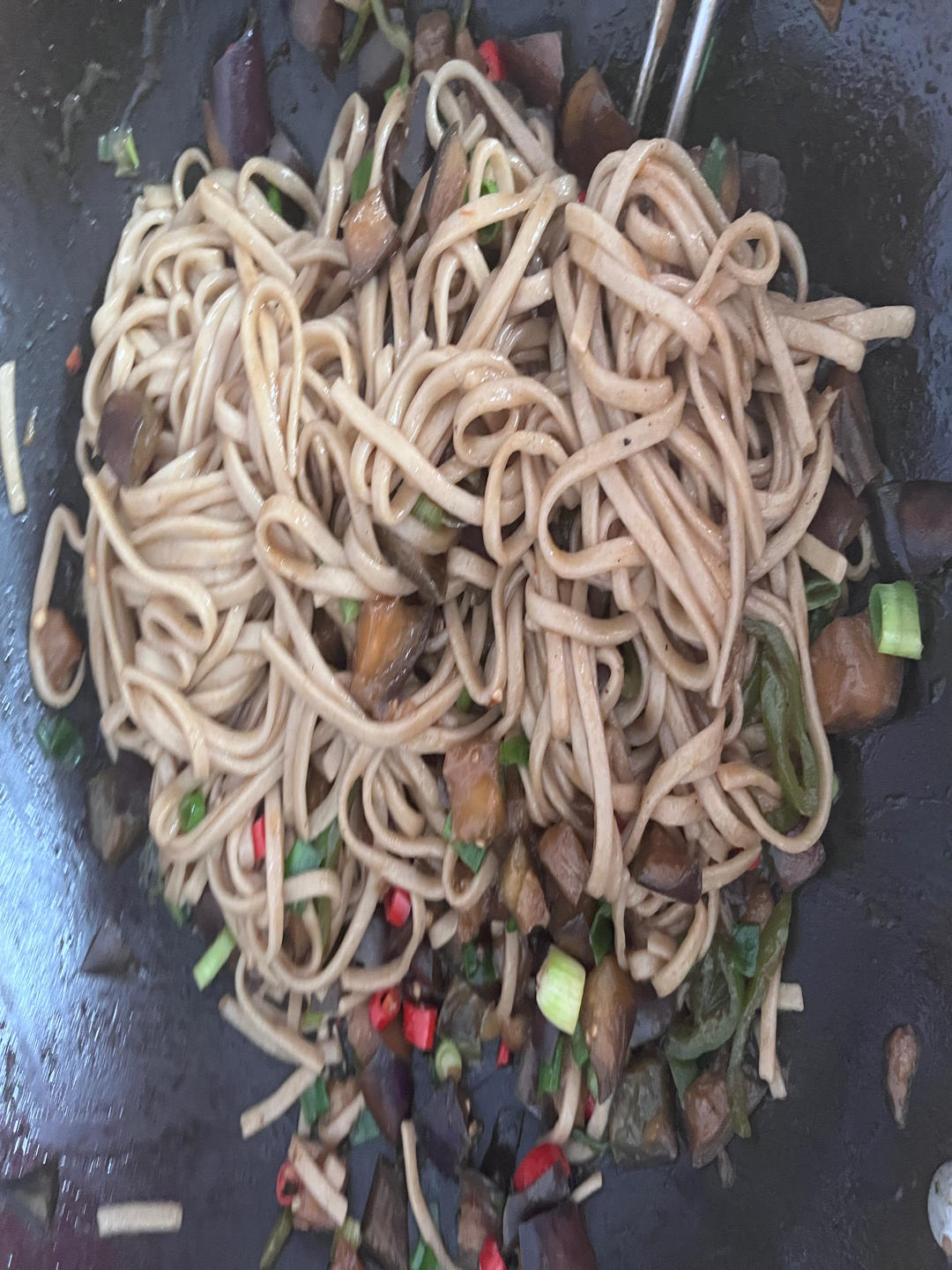 好吃到喊爸爸的红烧茄子炒面