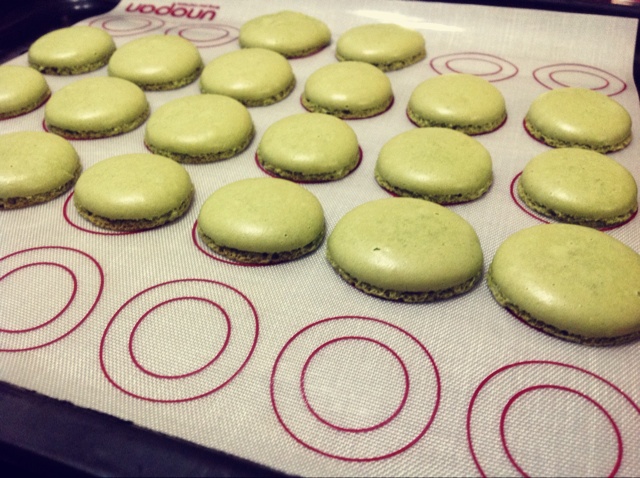 练手马卡龙（低筋面粉版深圳等潮湿气候可用） #我的马卡龙日记#