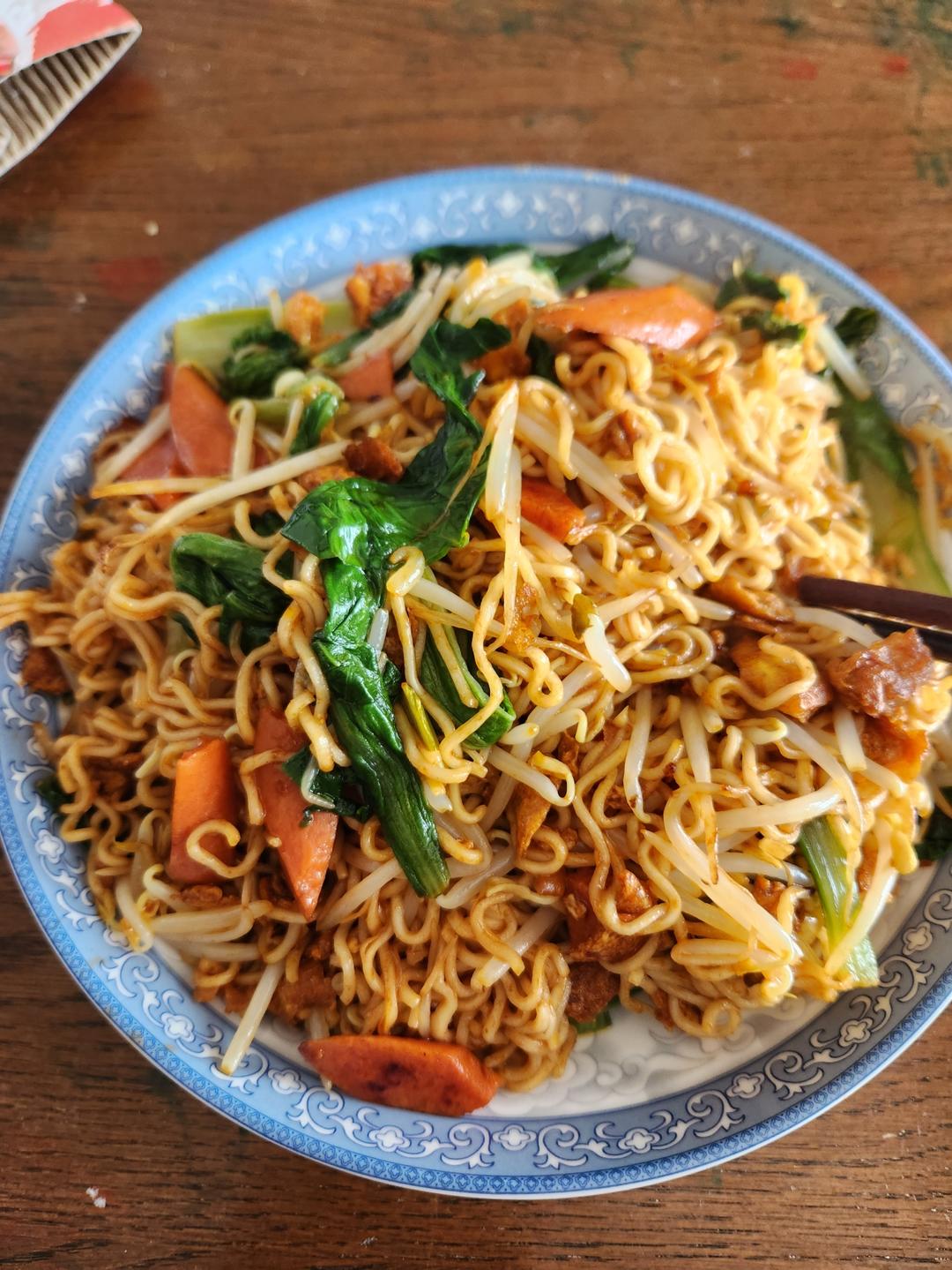 路边摊风味炒方便面