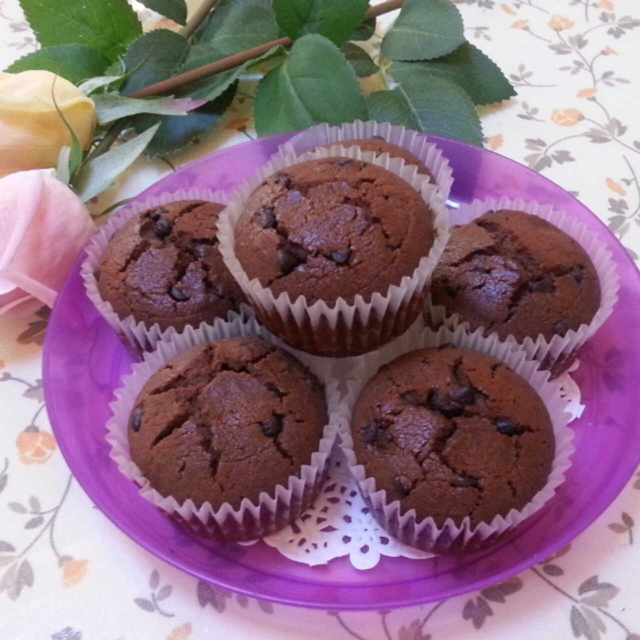 超润巧克力纸杯蛋糕（非常适合裱花、盖糖皮的cupcake方子）