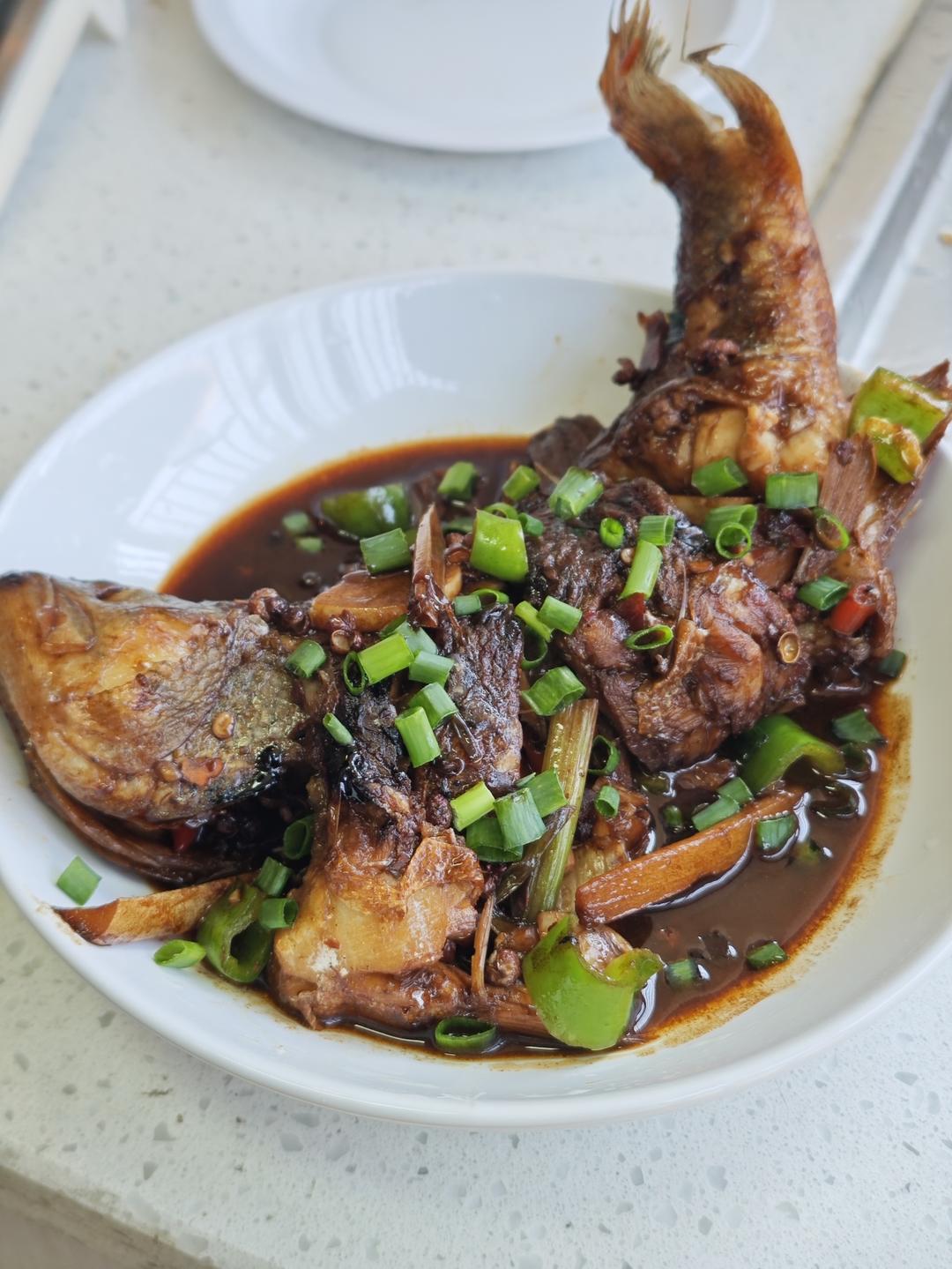 红烧鲈鱼
