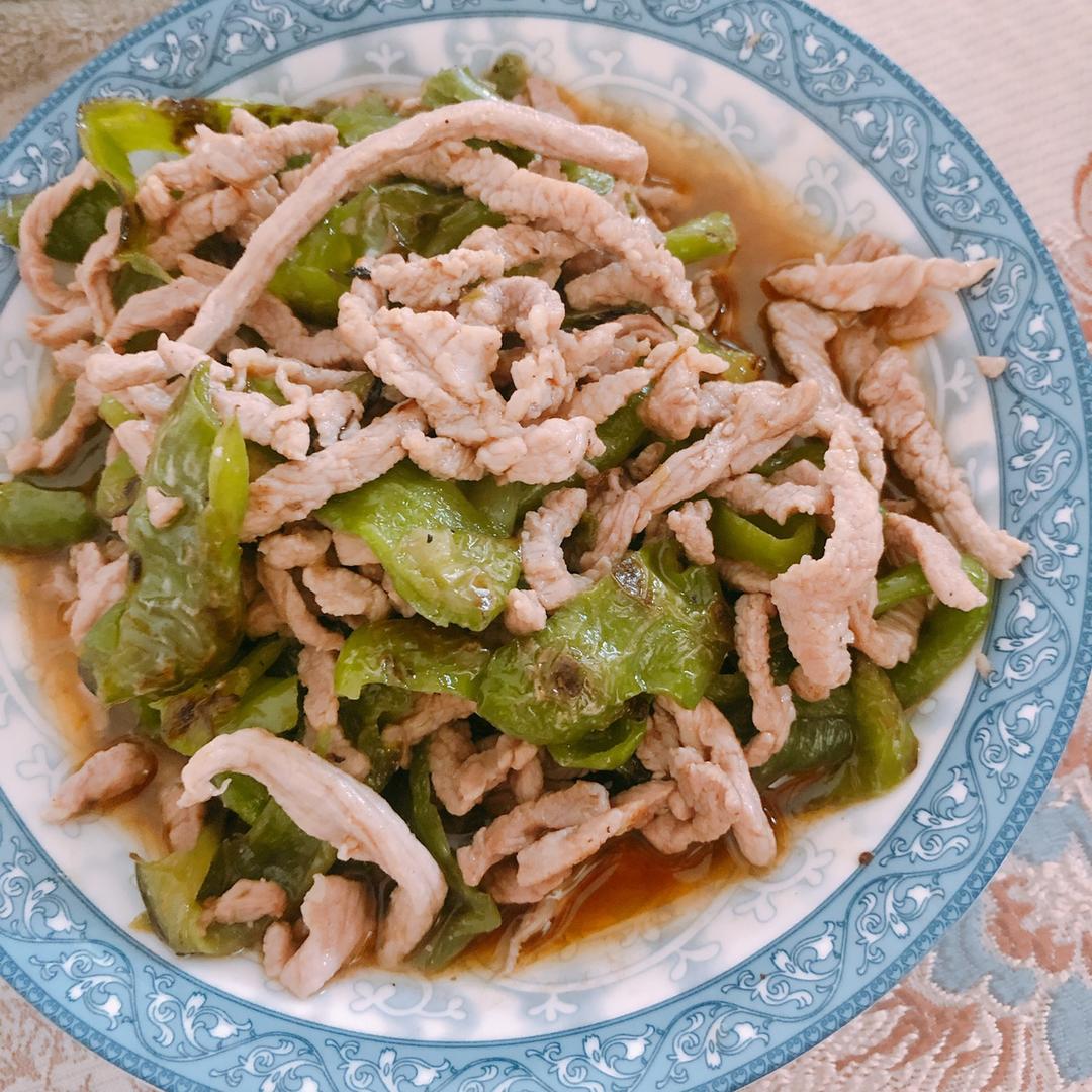 食指大动的青椒肉丝盖浇面
