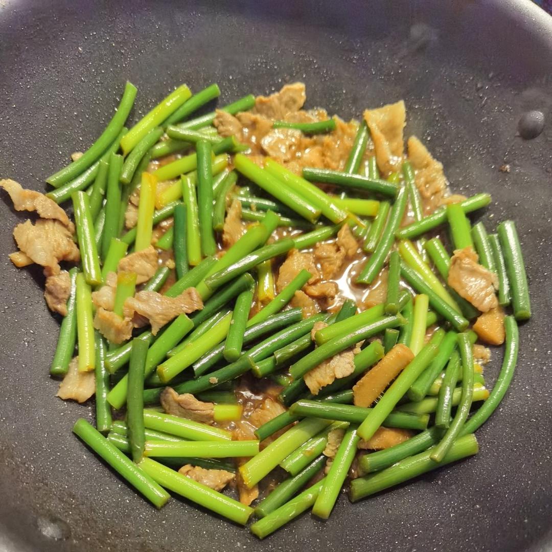 简单易做的下饭菜－蒜苔炒肉