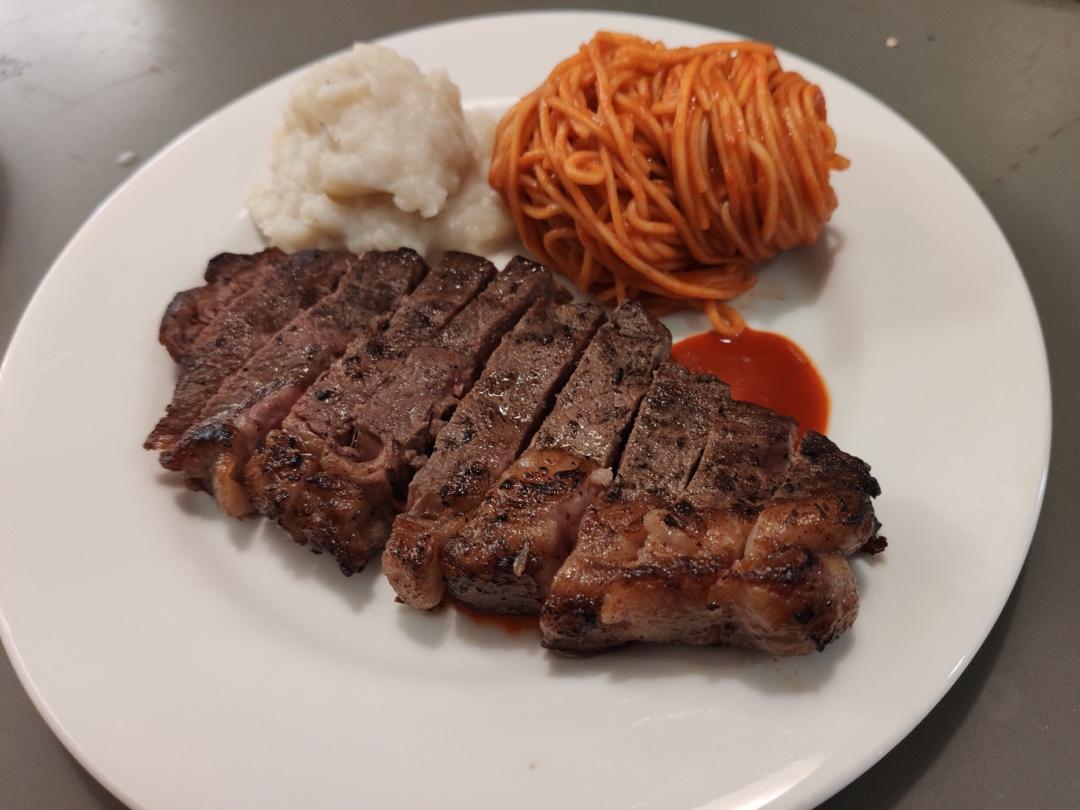 好吃到哭的煎牛排