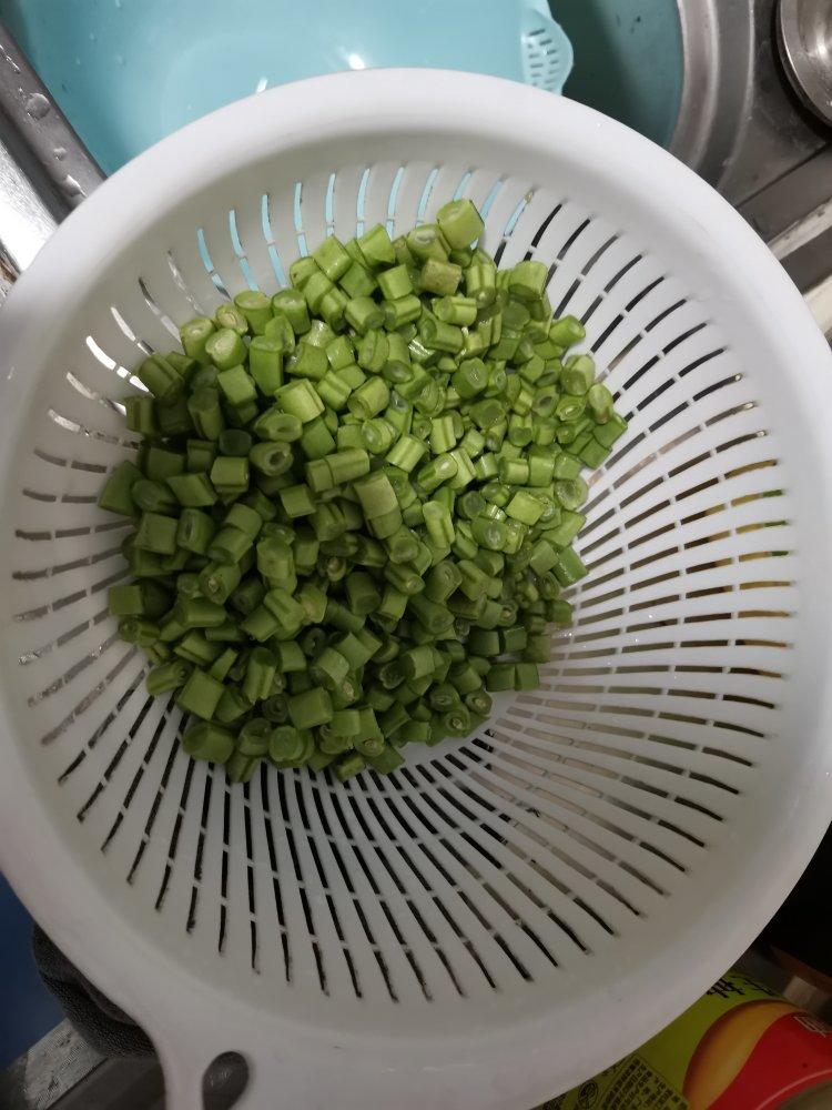 炒鸡下饭的肉丁四季豆，这样做豆角一碗饭根本打不住！