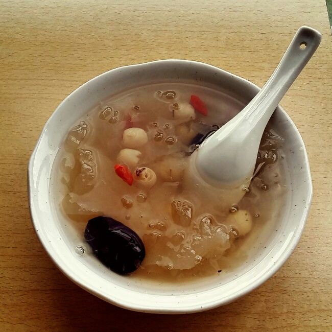 红枣银耳莲子羹