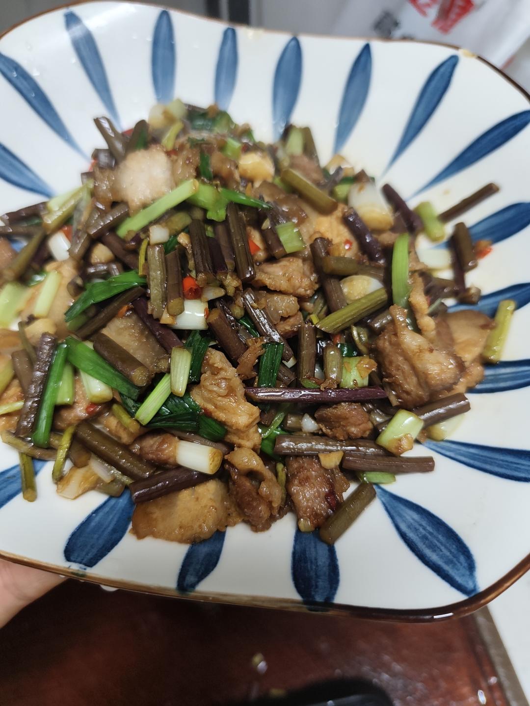 春日山野味｜藠头蕨菜炒五花肉