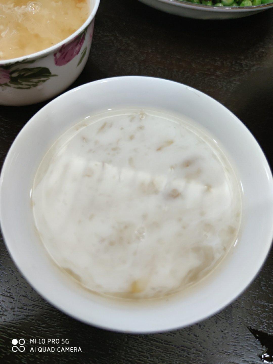 【小森妈妈菜谱】滋润养颜桃胶雪莲子炖奶