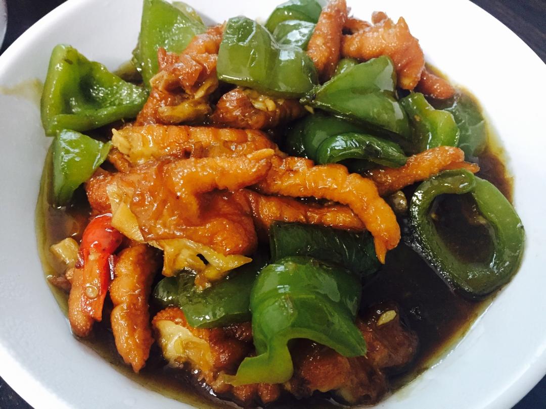 吃货兜狠善良做的青椒炒凤爪