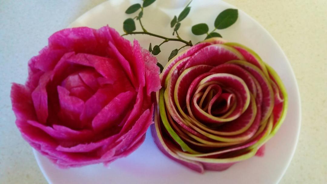 各种新鲜的萝卜均可,美工刀,紫甘蓝汁