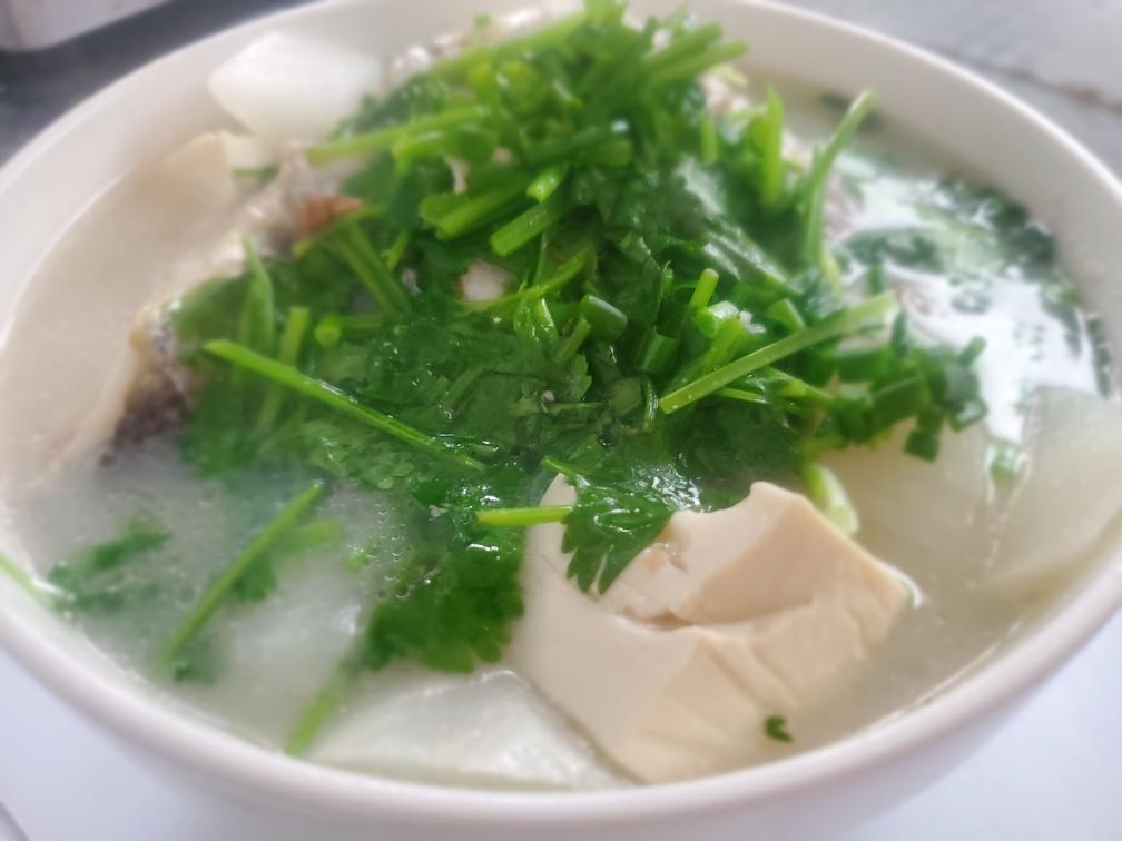 鱼头萝卜豆腐汤  简单易做  大家都喜欢喝的汤