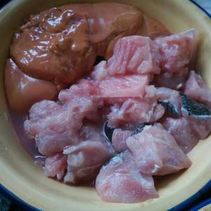 潮州酸菜鳐鱼汤的做法 步骤1