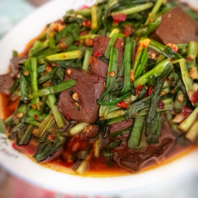 厨师长教你：“韭菜烧鸭血”的正宗做法，非常下饭
