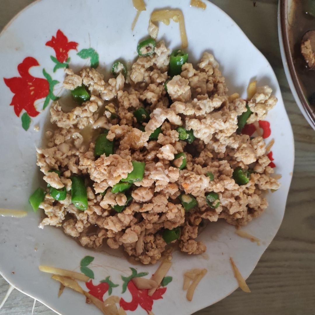 新手入门菜——青椒炒蛋做法～简单美味～