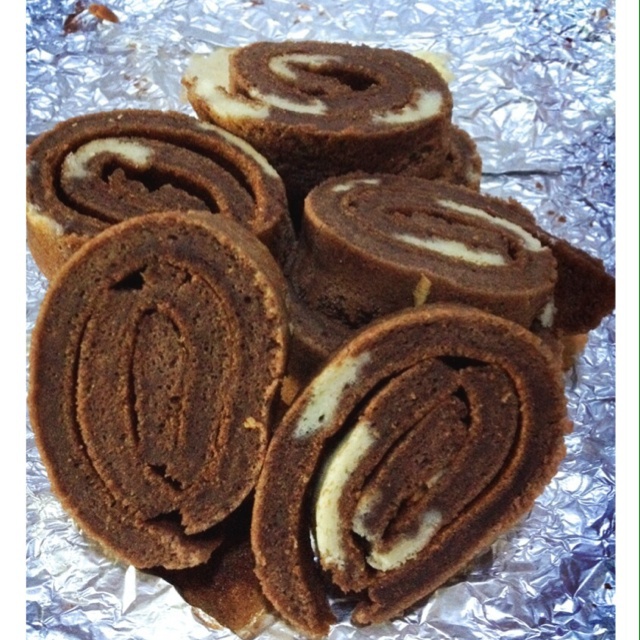 可可奶油波点蛋糕卷