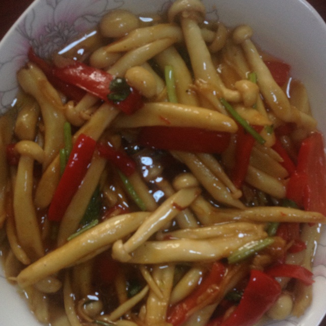 蚝油椒圈炒鸡腿菇