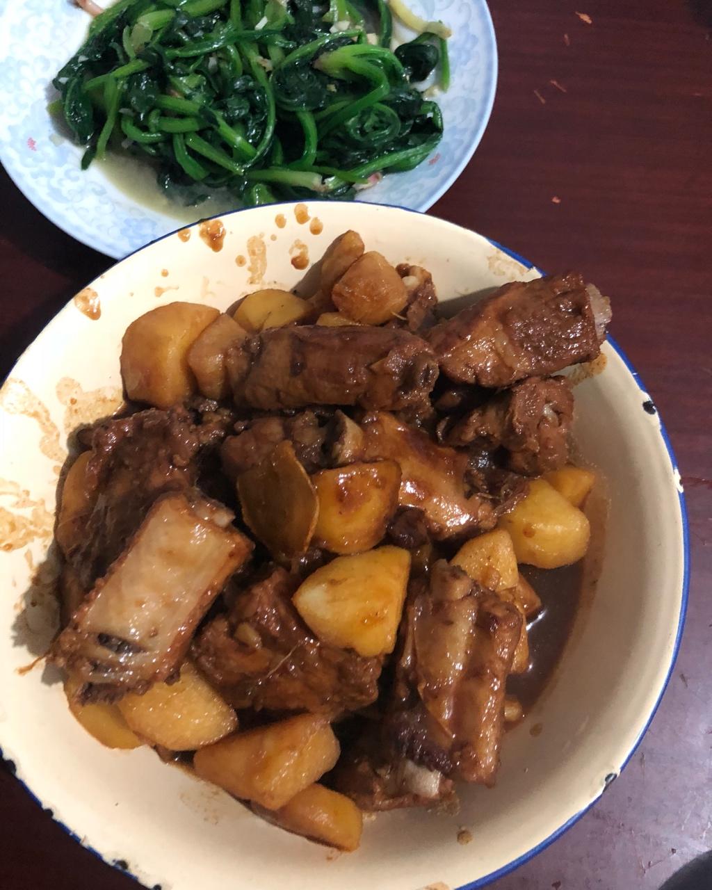 红烧排骨土豆