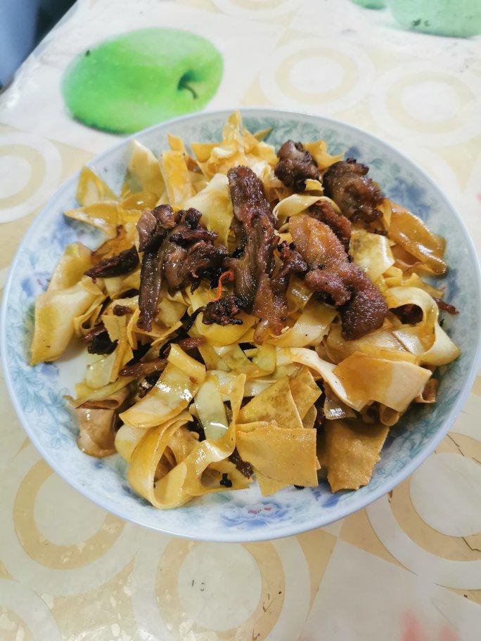 豆腐皮炒肉