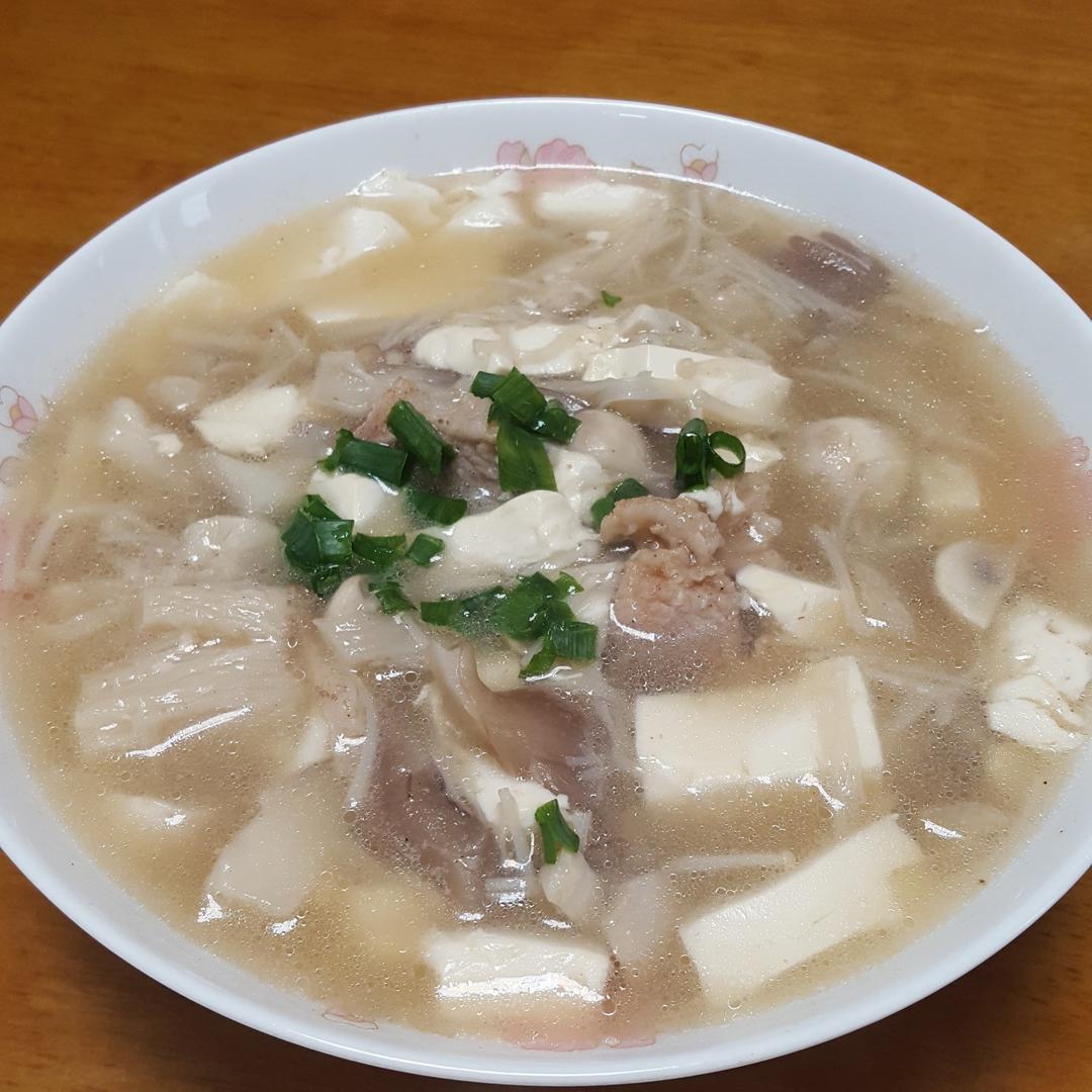 sarahnaati做的平菇肉片豆腐汤